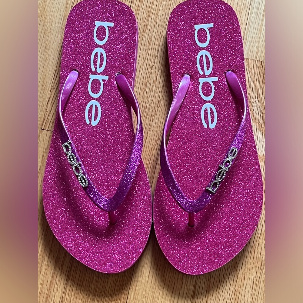 Bebe sparkly pink w/rhinestones super cute flip flops 🩷